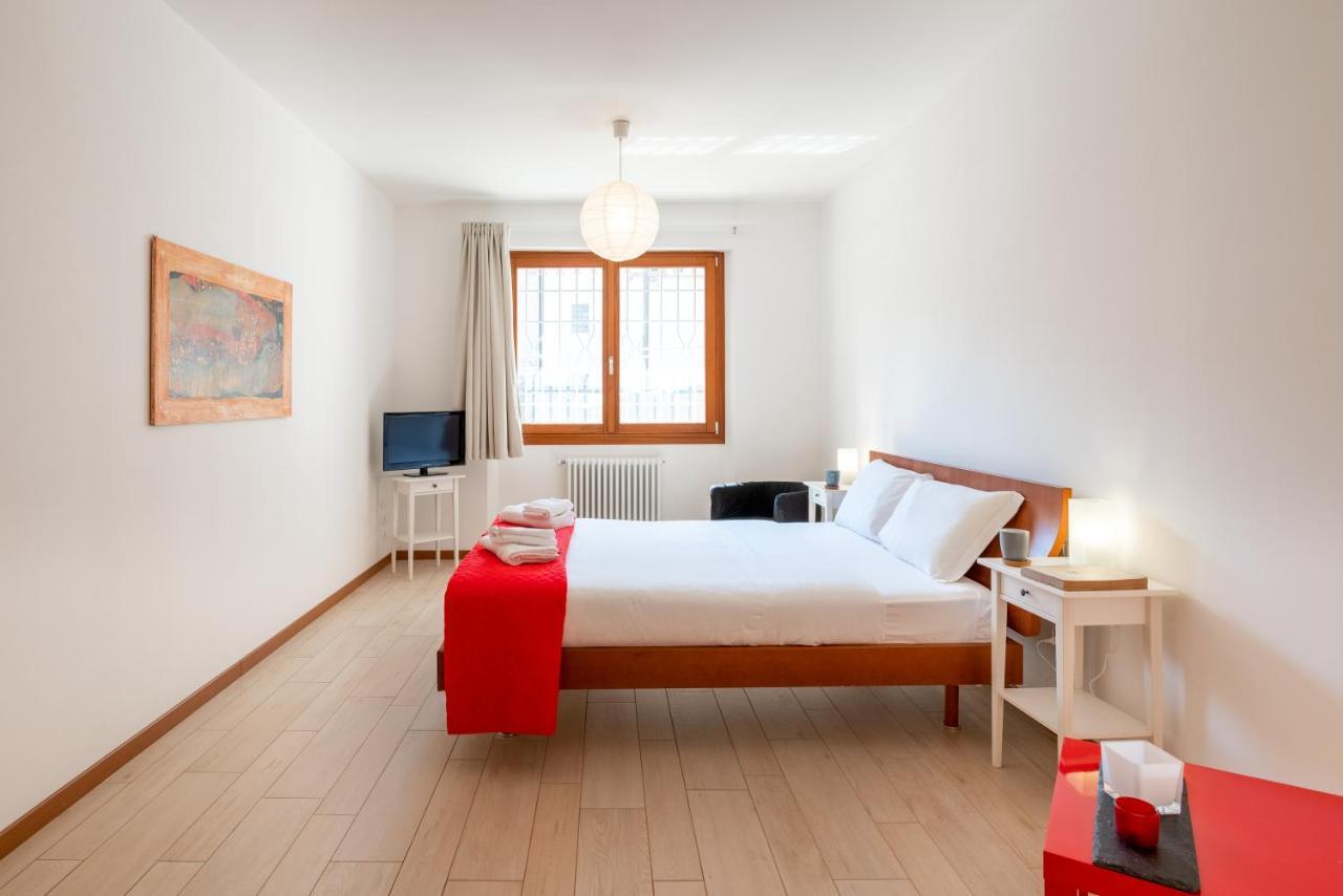 Santa Rita Roomy Apartments Padua Buitenkant foto